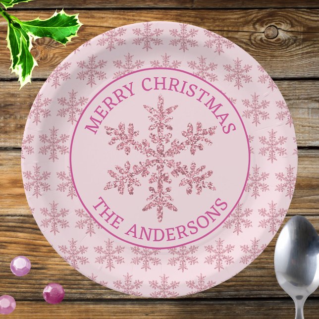 Prato De Papel Floco de neve Frio-de-rosa Celebração de Glam (Dress your Christmas table with custom holiday paper plates with faux glitter pink snowflakes!)