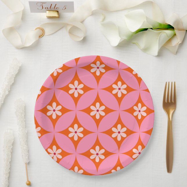 Prato De Papel Flores Brancas em Padrão de Círculos Rosa de Meado (Casamento)