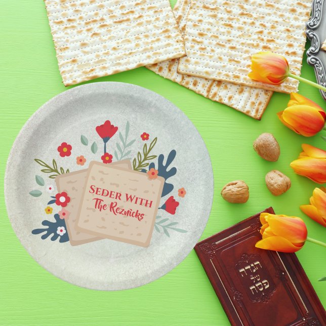 Prato De Papel Flores Verdes com Seder Matzah Passover (Criador carregado)