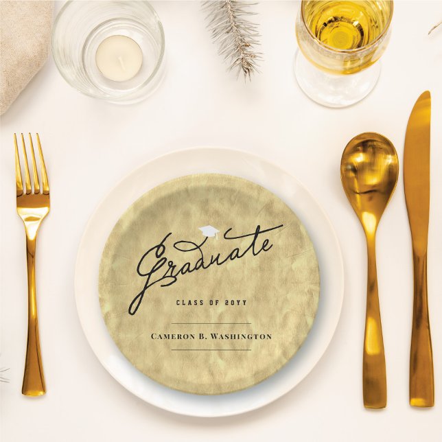 Prato De Papel Fólha de Ouro Script de Graduado Festa de Graduaçã (Gold Faux Foil Stylish Graduate Script Graduation Party Paper Plates @ fatfatin)