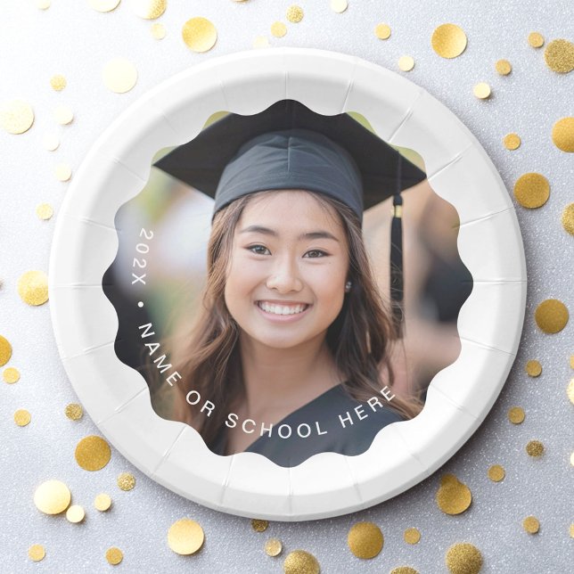 Prato De Papel Formando nome de foto da graduação de borda ondula (Graduate photo name white wavy border graduation paper plates)