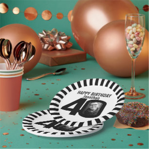 Prato De Papel Foto e listras preto e branco do aniversário de 4