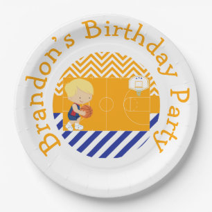 Prato De Papel Garoto de Cabelo Louro e Bonito de Basquete