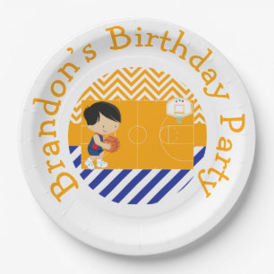 Prato De Papel Garoto de Cabelo Negro Bonito de Basquete