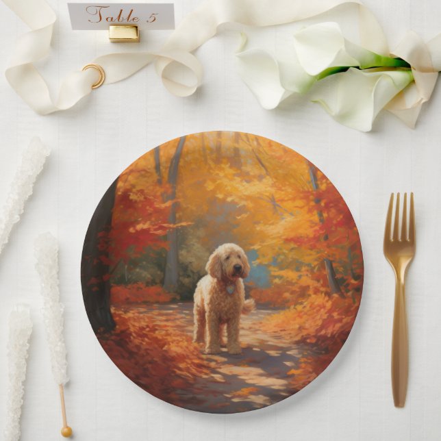 Prato De Papel Goldendoodle no outono deixa cair inspiração (Casamento)