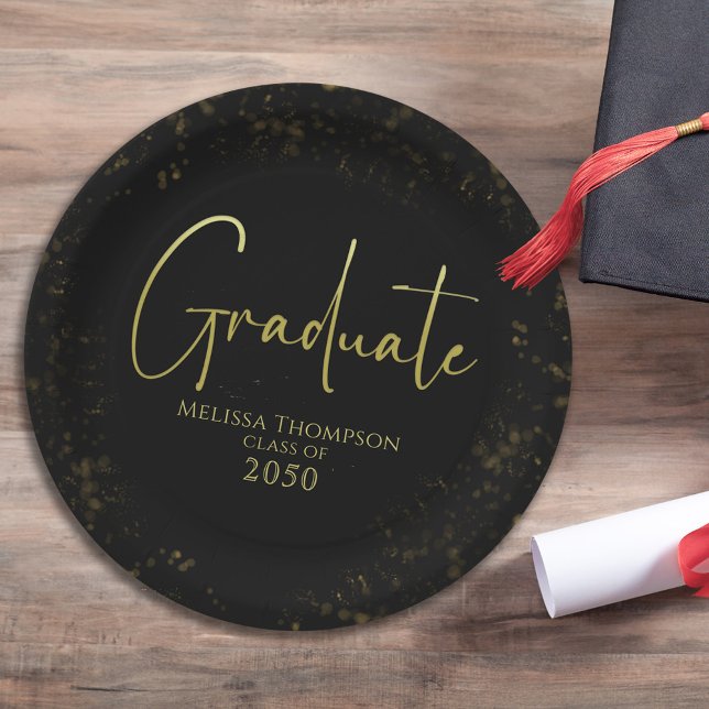 Prato De Papel Graduado Simples Grad Preto Dourado Caligrafia Scr (Black and gold splatter graduate script design with personalized name and class year theme.)