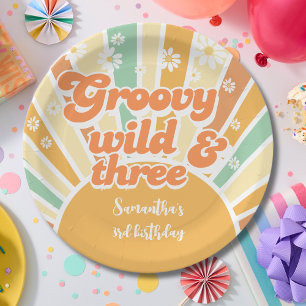 Prato De Papel Groové selvagem e três aniversário de criança sola
