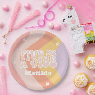 Prato De Papel groovy arco-íris 5 é uma margarida retrô legal da 