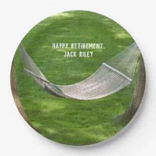 Prato De Papel Hammock da aposentadoria entre árvores