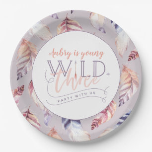 Prato De Papel Jovem, selvagem e três festas de aniversário