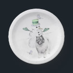 Prato De Papel Keeshond Christmas Snowman Pinting Art<br><div class="desc">Retrato original de Cachorro Snowman de Natal Keeshond. Especializamo-nos em arte original engraçada e engraçada. Comprar isto para si próprio ou como um presente excelente para os teus amigos de Keeshond. Seja criativo - clique em PERSONALIZAR para adicionar/remover/alterar texto, redimensionar a imagem, alterar as cores ou qualquer outra coisa que...</div>