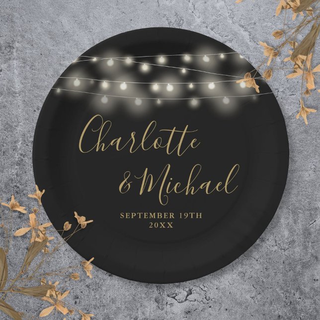 Prato De Papel Luzes de Corda Nome Personalizado Preto Dourado Ca (String Lights Signature Script Black Gold Wedding Paper Plates)