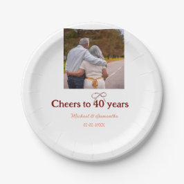 Prato De Papel Marron arco aplaude 40 anos de casamento