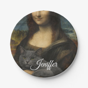 Prato De Papel Mona Lisa segurando um gato cinza elegante