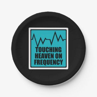 Prato De Papel Música tocando no céu em frequência