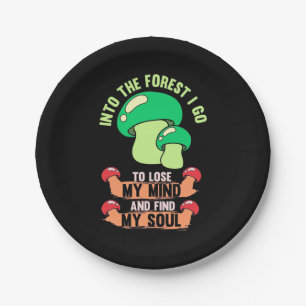 Prato De Papel Na Floresta Caçadora De Cogumelos