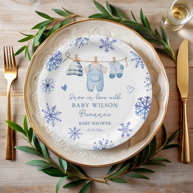 Prato De Papel Neve apaixonada monograma de chá de fraldas de inv (Snow in love cute clothes line blue snowflakes winter baby shower monogrammed paper plates)