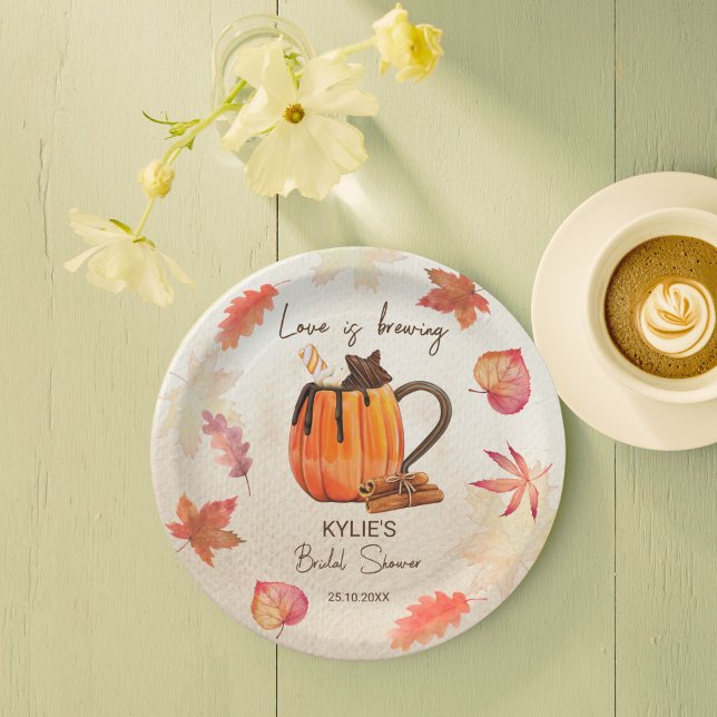 Prato De Papel O amor está fervilhando monograma de casamento de  (Love is brewing fall bridal shower monogrammed printed  paper plates pumpkin mug hot chocolate maple)