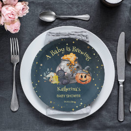 Prato De Papel O bebê do chá de fraldas de Halloween está se prep