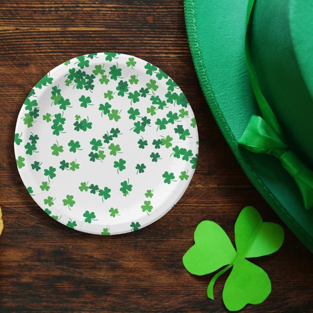 Prato De Papel O dia de São Patrício, o Shamrock verde irlandês (Criador carregado)