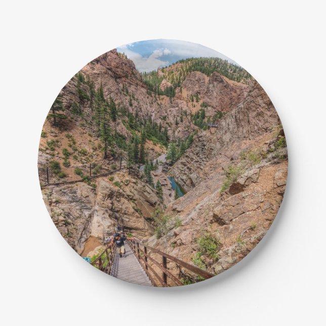 Prato De Papel Olhando Para Baixo Sete Cadeiras de Papel (Frente)