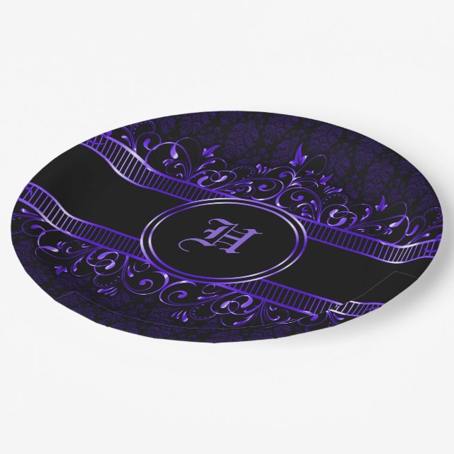 Prato De Papel Ornamentado Gótico Preto e Roxo Monograma (Inclinado)