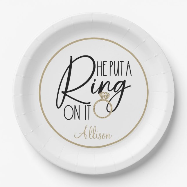 Prato De Papel Ouro Moderno Preto Nome Ele colocou um Anel nisso  (Frente)