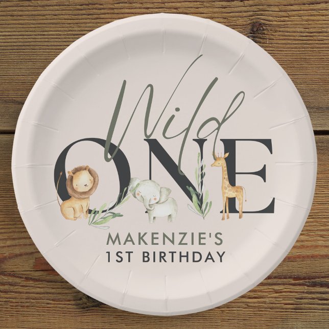 Prato De Papel Partido primeiro aniversario Wild One Safari (A paper plate with "Wild One" text, safari animals, and "Makenzie's 1st Birthday" inscription)