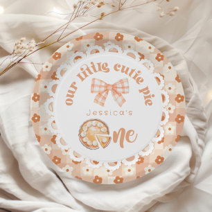 Prato De Papel Pequena torta girando um primeiro aniversario