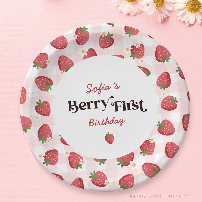 Prato De Papel Primeiro Partido Strawberry Berry (The image shows a 7 in. round plate, choose your preferred size and personalize with girl´s name.)