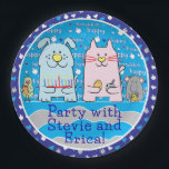 Prato De Papel Rato e Amigos de Chanukah<br><div class="desc">Rato Chanukah e Amigos. Substitua o texto por sua própria mensagem usando sua cor, tamanho e estilo de fonte favoritos. Obrigados para parar e comprar. Muito apreciado! Feliz Chanukah/Hanukkah! Tamanho e estilo: Placa de Papel Redonda de 9" Joga uma festa espetacular com placas de papel totalmente personalizáveis para corresponder ao...</div>