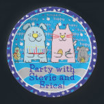 Prato De Papel Rato e Amigos de Chanukah<br><div class="desc">Rato Chanukah e Amigos. Substitua o texto por sua própria mensagem usando sua cor, tamanho e estilo de fonte favoritos. Obrigados para parar e comprar. Muito apreciado! Feliz Chanukah/Hanukkah! Tamanho e estilo: Placa de Papel Redonda de 9" Joga uma festa espetacular com placas de papel totalmente personalizáveis para corresponder ao...</div>