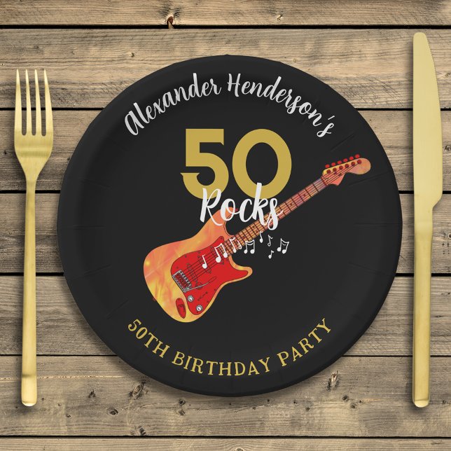 Prato De Papel Rock and Roll 50th Festa de aniversário (50 Rocks cool guitar 50th birthday party paper plate personalized in gold and black)