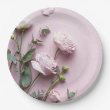 Rosas lilás bonitas em um fundo lilás