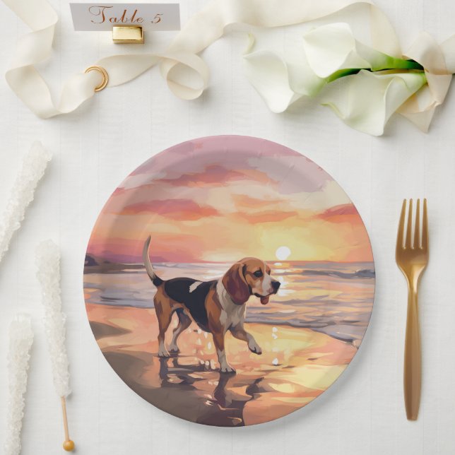 Prato De Papel Sandy Paws Beagle Dog em Beach Sunset (Casamento)