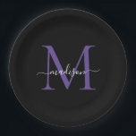 Prato De Papel Script Elegante Moderno do Monograma Violeta Roxo<br><div class="desc">Simples Moderna Tendência Negra Roxo Monograma Violeta Roxo Monograma Moderno Nome de Script Feminina Placa de Papel</div>