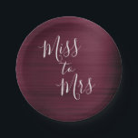 Prato De Papel Senhorita do Partido Chá de panela Burgundy<br><div class="desc">Outono ou Queda de Miss a Sra. Chá de panela ou Festa de solteira Burgundy Purple Elegante Faux Placas de Papel Metálico. As placas de "Da Miss à Sra." usam o popular fundo de Cranberry Marsala e a tipografia branca. Esta placa de papel é parte de uma Miss to Mrs...</div>