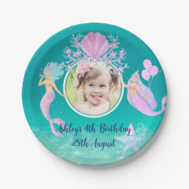 Prato De Papel Sereia sob a festa de aquarela oceânica com crianç