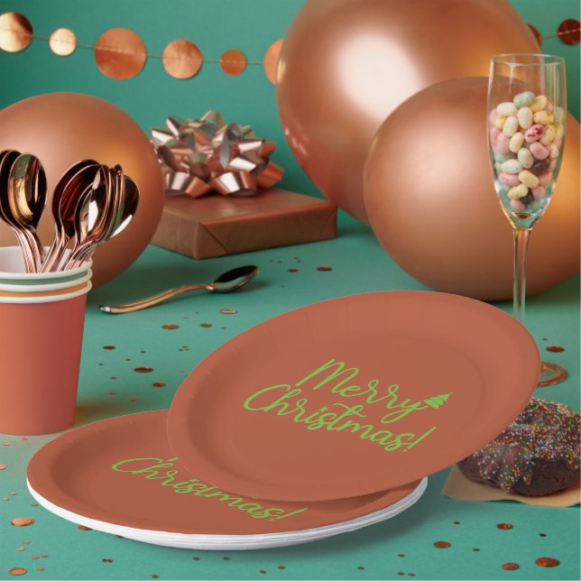Prato De Papel Simples texto Verde Feliz Natal em Marrom-Avermelh (Múltiplo)