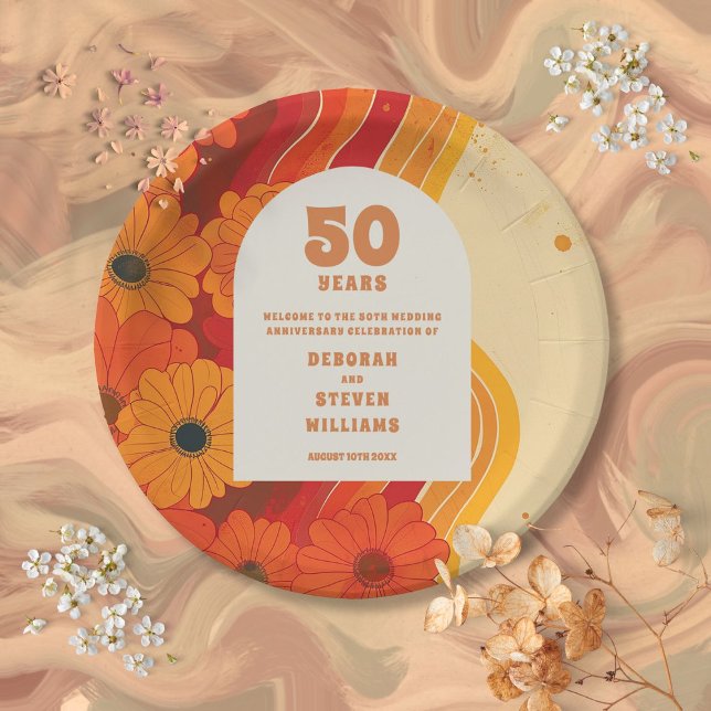 Prato De Papel Sinal de Boas-Vindas de Aniversário de Casamento d (Groovy Retro 50th Wedding Anniversary Welcome Sign Paper Plates)