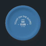 Prato De Papel Torrada Nas Encostas Après Ski Club Azul Céu Arred<br><div class="desc">Torrada Nas Encostas, Après Ski Club, brasão de estação de esqui azul céu, pratos de papel. Personalize com o ano da sua viagem de esqui e localização da estação de esqui. Perfeito para uma viagem de esqui de grupo ou para um aniversário com tema après ski, festa de solteira ou...</div>