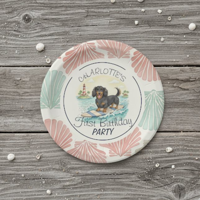 Prato De Papel Tropical O Grande Aniversário Do Dachshund De Um S (Celebrate your little one’s special day with this Tropical The Big One Surf Dachshund Birthday!)