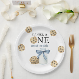 Prato De Papel Um Doce Biscoito e Leite Primeiro Aniversário