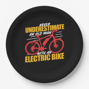 Prato De Papel Um Velho Com Uma Bike Eleitoral