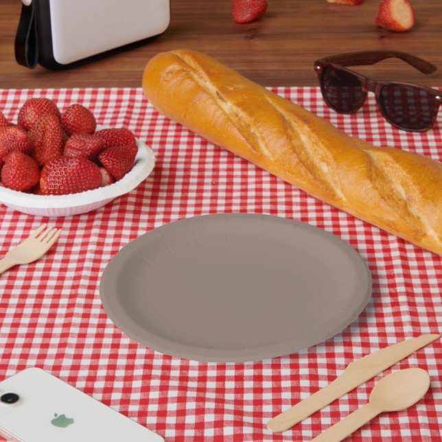 Prato De Papel uma parede marrom com um relógio (Piquenique)