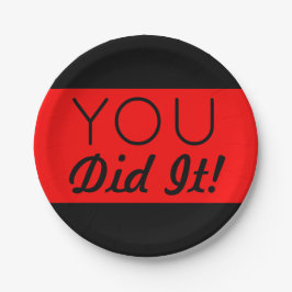 Prato De Papel Vermelho e Preto Você Fez A Graduação