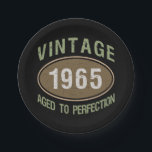 Prato De Papel Vintage 1965 60th Birthday<br><div class="desc">Celebre o ano em que você estava nascer com esta ideia engraçada de presente de aniversário para homens e mulheres que estavam mudando uma era de marco. Diz "Vintage,  envelhecido até à perfeição."</div>