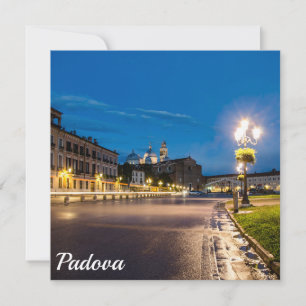 Prato della Valle à noite em Padova, Itália