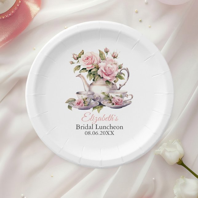 Pratos de Chá de Festa de Noivado Rosa Bege (Blush Pink Roses Bridal Luncheon Tea Brunch Paper Plates on a table with a white rose.)