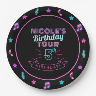 Pratos de festa de aniversário com tema de tour de